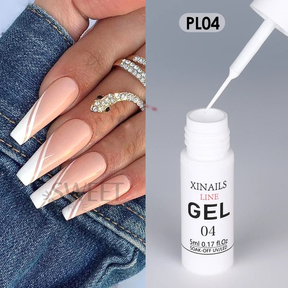 Luxury nails in nude and white with geometric design by Paola Center for fancy nails styling